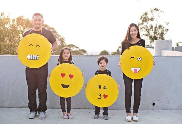 imagem de uma família de emoji: fantasias de última hora