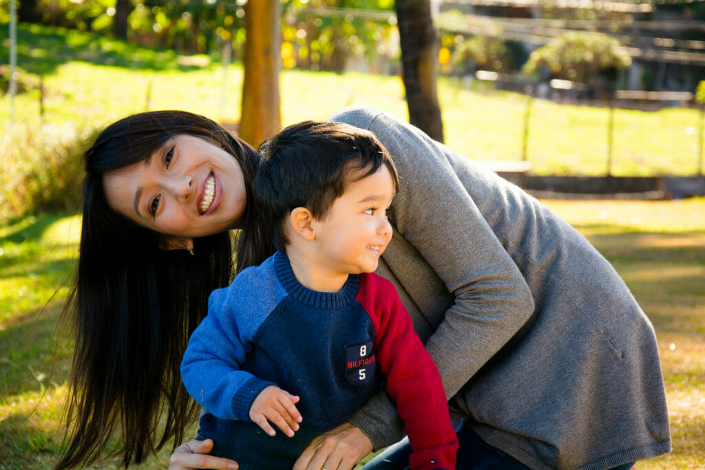 Renata Takayma e seu filho: educação parental em disciplina positiva
