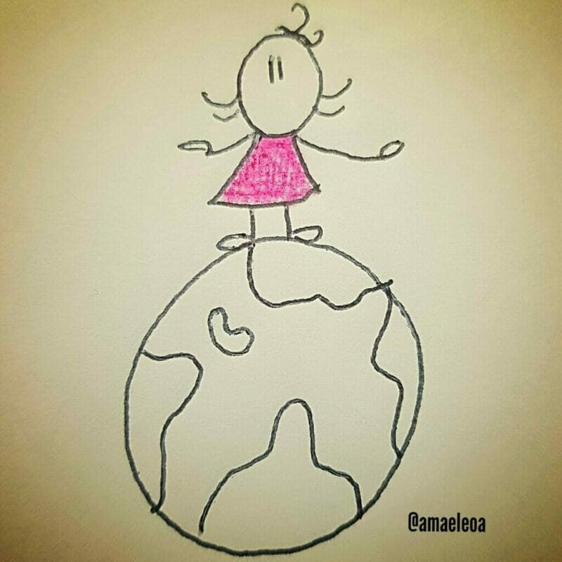 criança sobre um globo ilustrando que brinquedos e brincadeiras não têm fronteiras
