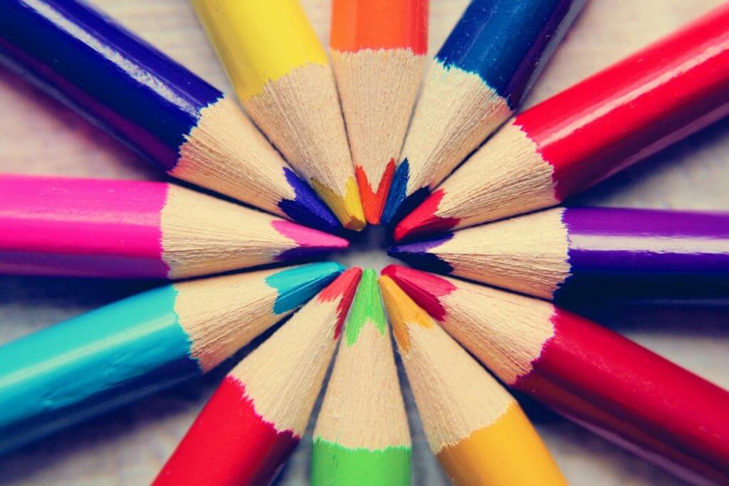 imagem de vários lápis de cor para ilustrar uma técnica de aprendizagem